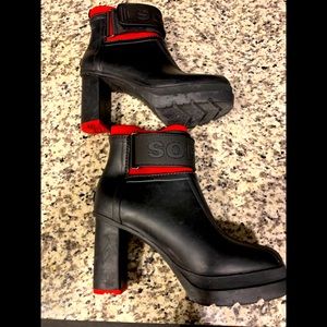 Sorel Women’s Rubber Heels SZ 8